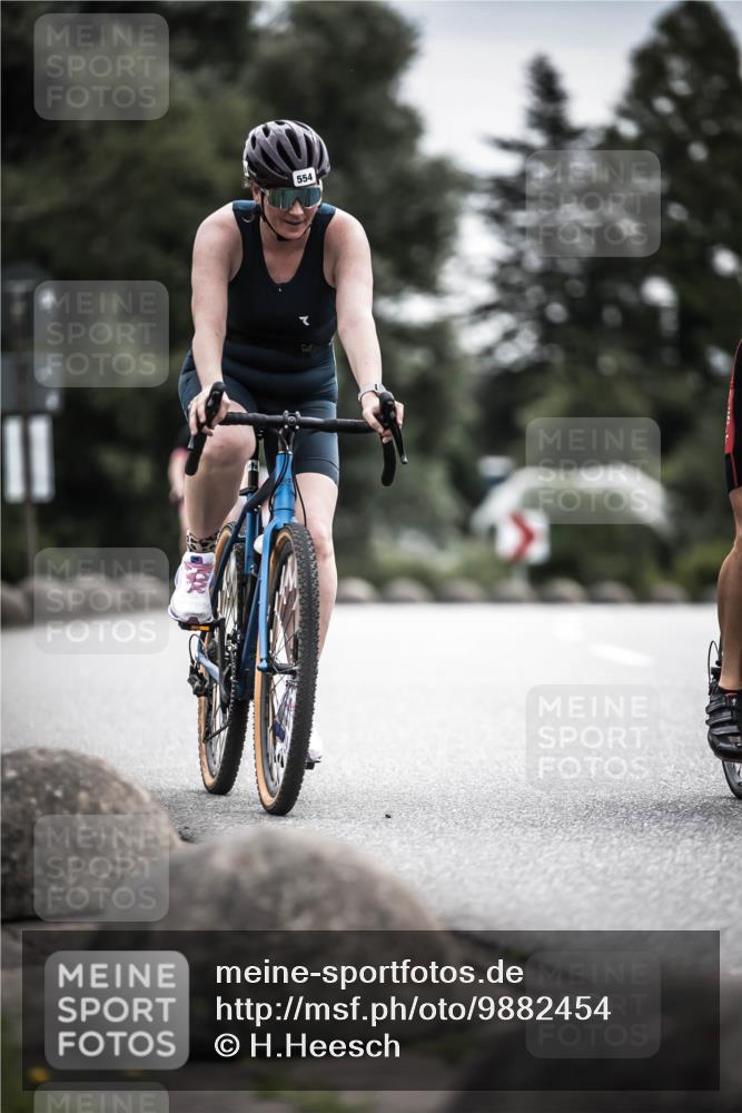 21.06.2026 - 29. Vierlanden-Triathlon H.Heesch http://msf.ph/oto/9882454 21.06.2026 10:34:37 Radfahren 92, 166, 178, 350, 363, 414, 554, 560 meine-sportfotos.de