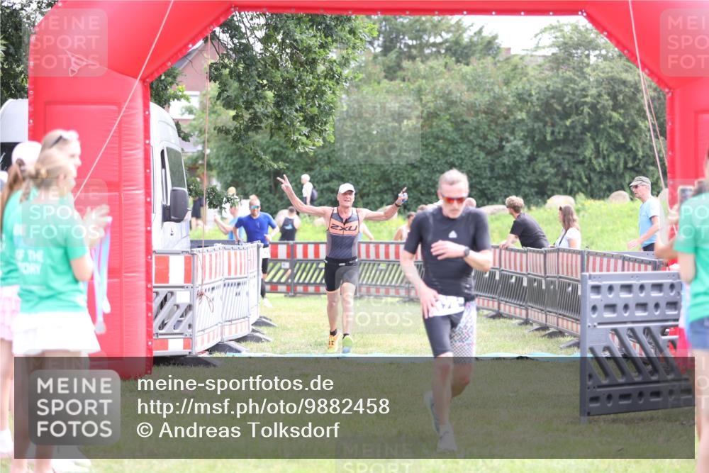 21.06.2026 - 29. Vierlanden-Triathlon Andreas Tolksdorf http://msf.ph/oto/9882458 21.06.2026 11:23:06 Ziel 443, 471, 475, 443, 471, 475 meine-sportfotos.de