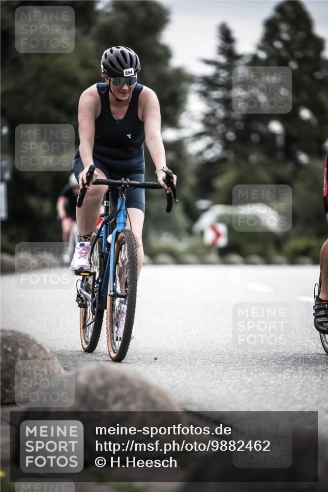 21.06.2026 - 29. Vierlanden-Triathlon H.Heesch http://msf.ph/oto/9882462 21.06.2026 10:34:37 Radfahren 92, 166, 178, 350, 363, 414, 554, 560 meine-sportfotos.de