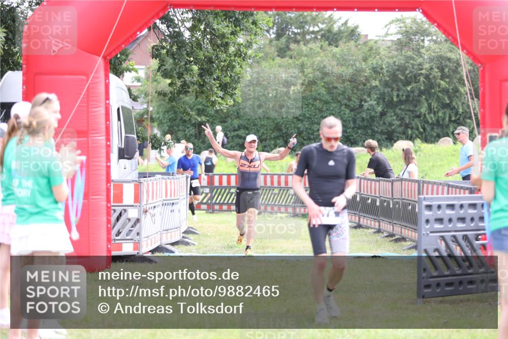21.06.2026 - 29. Vierlanden-Triathlon Andreas Tolksdorf http://msf.ph/oto/9882465 21.06.2026 11:23:06 Ziel 443, 471, 475, 443, 471, 475 meine-sportfotos.de