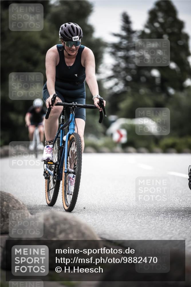 21.06.2026 - 29. Vierlanden-Triathlon H.Heesch http://msf.ph/oto/9882470 21.06.2026 10:34:37 Radfahren 92, 166, 178, 350, 363, 414, 554, 560 meine-sportfotos.de