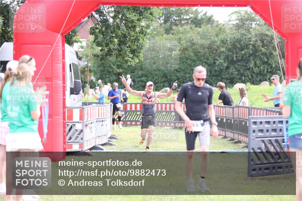 21.06.2026 - 29. Vierlanden-Triathlon Andreas Tolksdorf http://msf.ph/oto/9882473 21.06.2026 11:23:06 Ziel 443, 471, 475, 443, 471, 475 meine-sportfotos.de