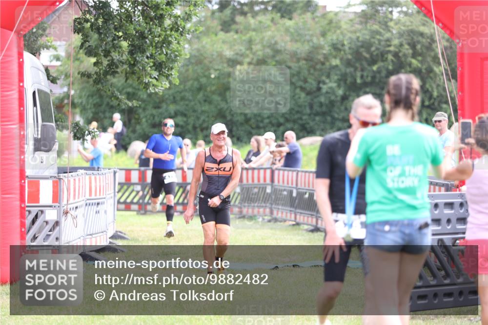 21.06.2026 - 29. Vierlanden-Triathlon Andreas Tolksdorf http://msf.ph/oto/9882482 21.06.2026 11:23:08 Ziel 443, 471, 475, 443, 471, 475 meine-sportfotos.de