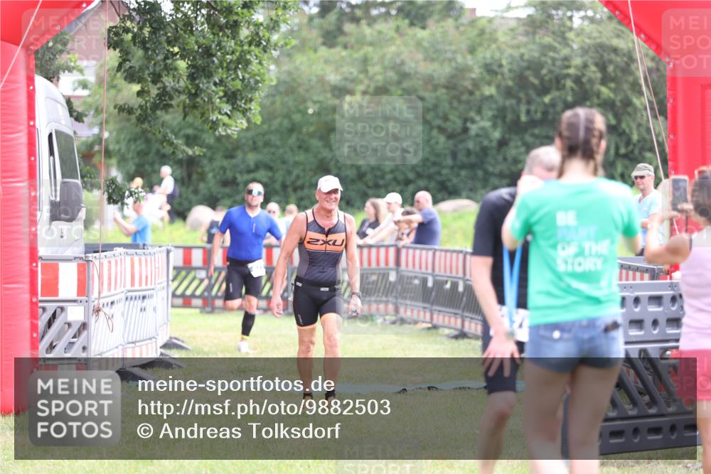 21.06.2026 - 29. Vierlanden-Triathlon Andreas Tolksdorf http://msf.ph/oto/9882503 21.06.2026 11:23:08 Ziel 443, 471, 475, 443, 471, 475 meine-sportfotos.de
