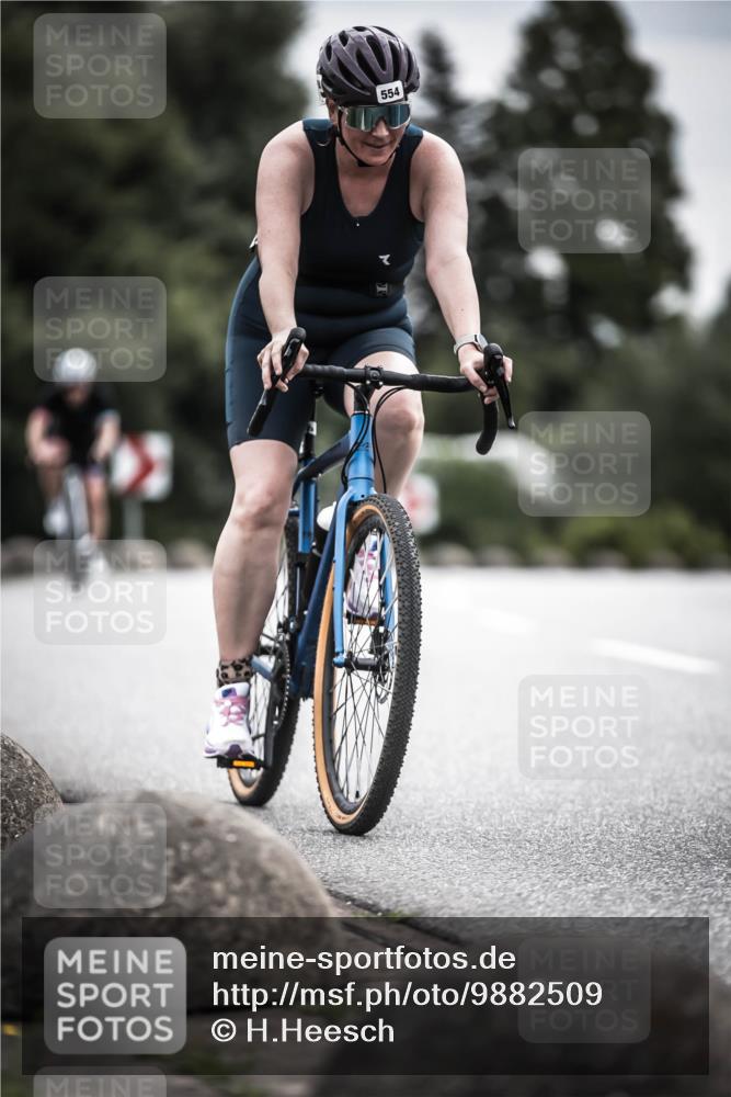21.06.2026 - 29. Vierlanden-Triathlon H.Heesch http://msf.ph/oto/9882509 21.06.2026 10:34:37 Radfahren 92, 166, 178, 350, 363, 414, 554, 560 meine-sportfotos.de