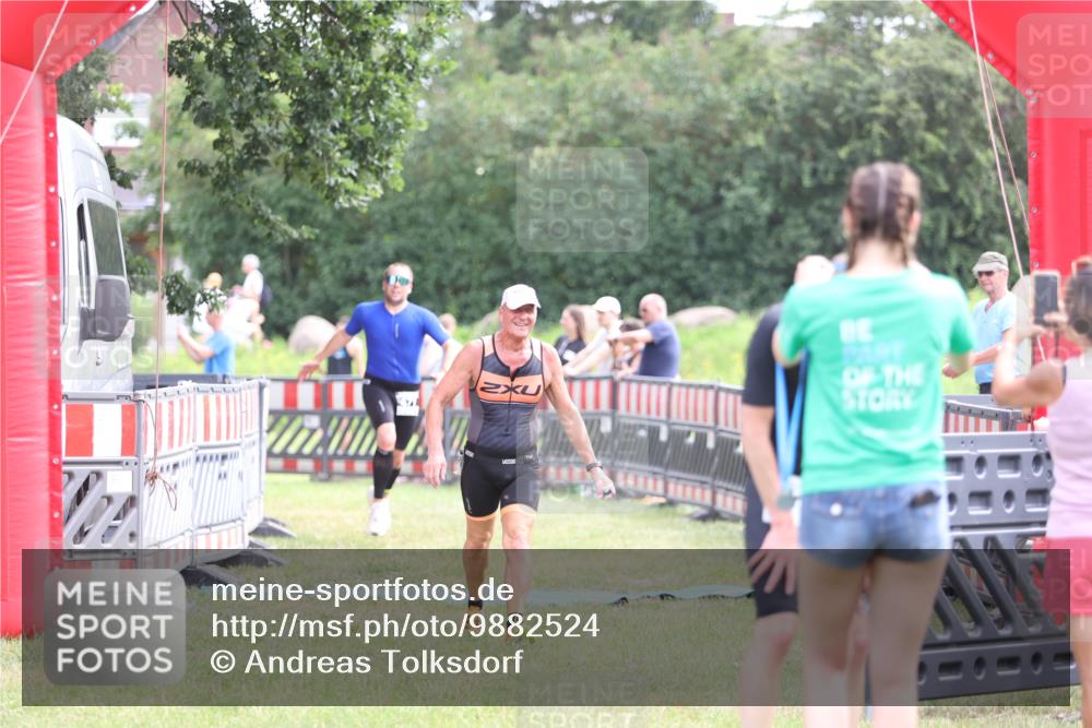 21.06.2026 - 29. Vierlanden-Triathlon Andreas Tolksdorf http://msf.ph/oto/9882524 21.06.2026 11:23:08 Ziel 443, 471, 475, 443, 471, 475 meine-sportfotos.de