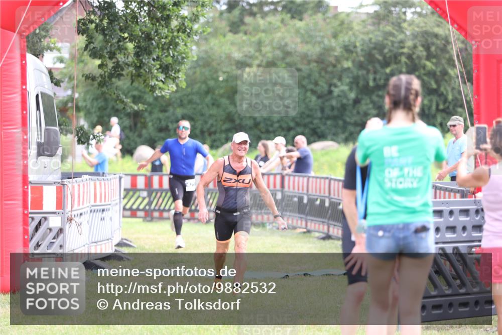 21.06.2026 - 29. Vierlanden-Triathlon Andreas Tolksdorf http://msf.ph/oto/9882532 21.06.2026 11:23:08 Ziel 443, 471, 475, 443, 471, 475 meine-sportfotos.de