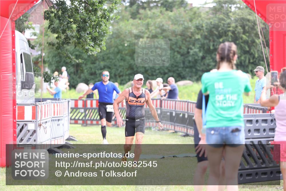 21.06.2026 - 29. Vierlanden-Triathlon Andreas Tolksdorf http://msf.ph/oto/9882545 21.06.2026 11:23:08 Ziel 443, 471, 475, 443, 471, 475 meine-sportfotos.de