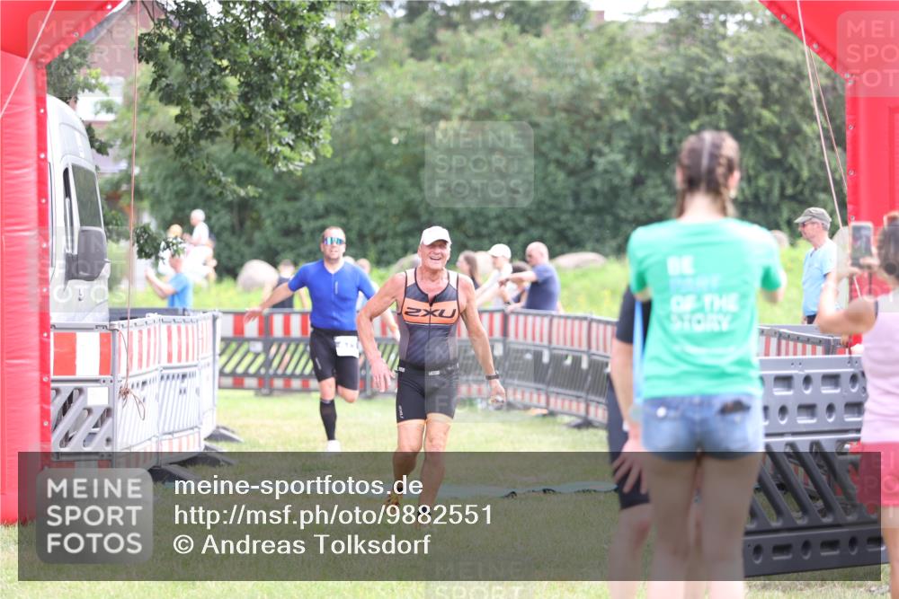 21.06.2026 - 29. Vierlanden-Triathlon Andreas Tolksdorf http://msf.ph/oto/9882551 21.06.2026 11:23:08 Ziel 443, 471, 475, 443, 471, 475 meine-sportfotos.de