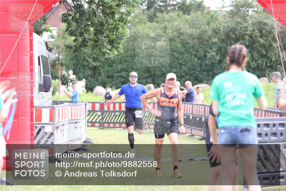 21.06.2026 - 29. Vierlanden-Triathlon Andreas Tolksdorf http://msf.ph/oto/9882558 21.06.2026 11:23:09 Ziel 443, 471, 443, 471 meine-sportfotos.de