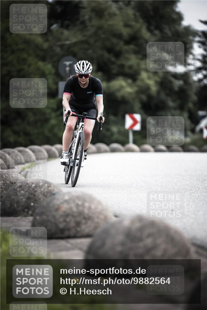 21.06.2026 - 29. Vierlanden-Triathlon H.Heesch http://msf.ph/oto/9882564 21.06.2026 10:34:39 Radfahren 166, 178, 219, 350, 363, 414, 554, 560 meine-sportfotos.de