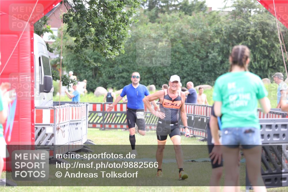 21.06.2026 - 29. Vierlanden-Triathlon Andreas Tolksdorf http://msf.ph/oto/9882566 21.06.2026 11:23:09 Ziel 443, 471, 443, 471 meine-sportfotos.de