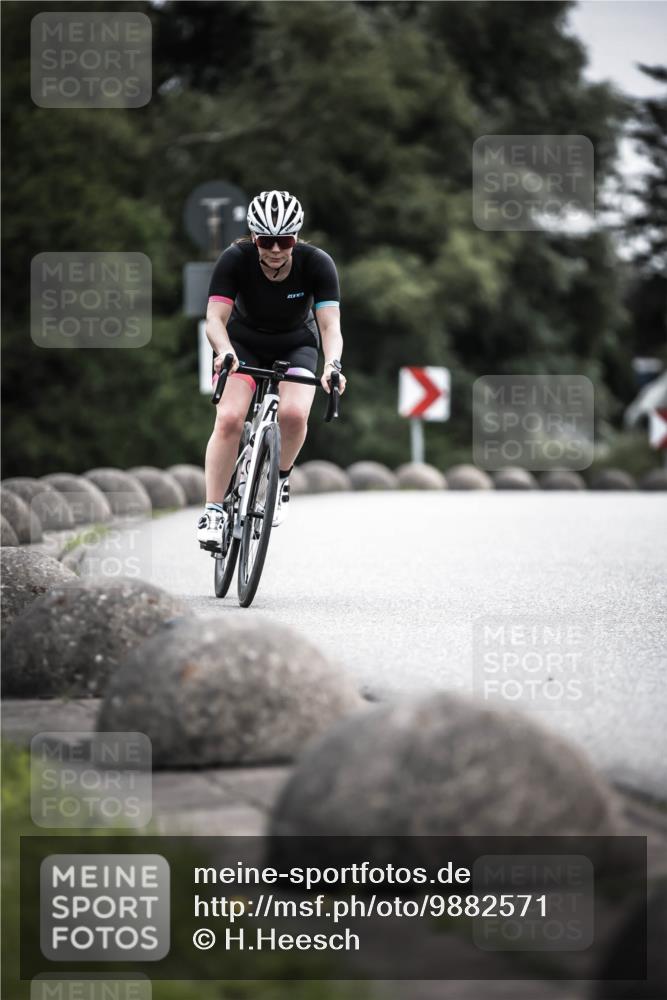 21.06.2026 - 29. Vierlanden-Triathlon H.Heesch http://msf.ph/oto/9882571 21.06.2026 10:34:39 Radfahren 166, 178, 219, 350, 363, 414, 554, 560 meine-sportfotos.de