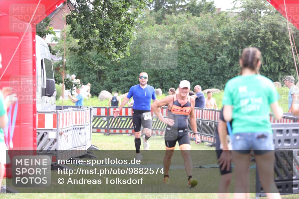 21.06.2026 - 29. Vierlanden-Triathlon Andreas Tolksdorf http://msf.ph/oto/9882574 21.06.2026 11:23:09 Ziel 443, 471, 443, 471 meine-sportfotos.de