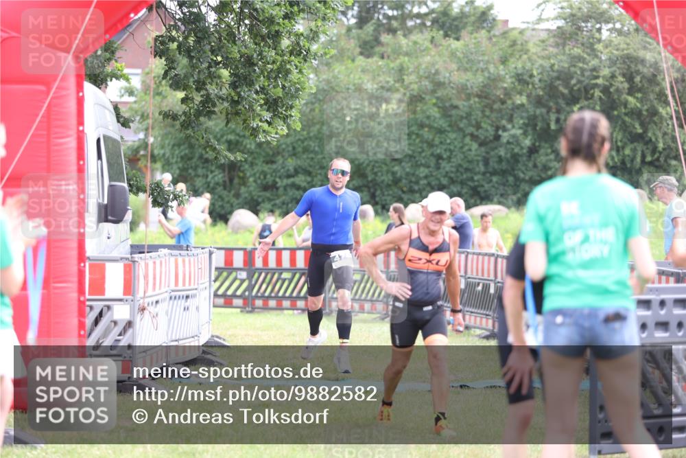 21.06.2026 - 29. Vierlanden-Triathlon Andreas Tolksdorf http://msf.ph/oto/9882582 21.06.2026 11:23:09 Ziel 443, 471, 443, 471 meine-sportfotos.de