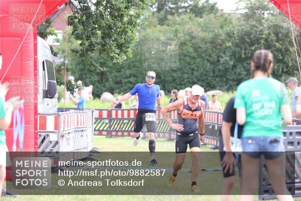 21.06.2026 - 29. Vierlanden-Triathlon Andreas Tolksdorf http://msf.ph/oto/9882587 21.06.2026 11:23:09 Ziel 443, 471, 443, 471 meine-sportfotos.de
