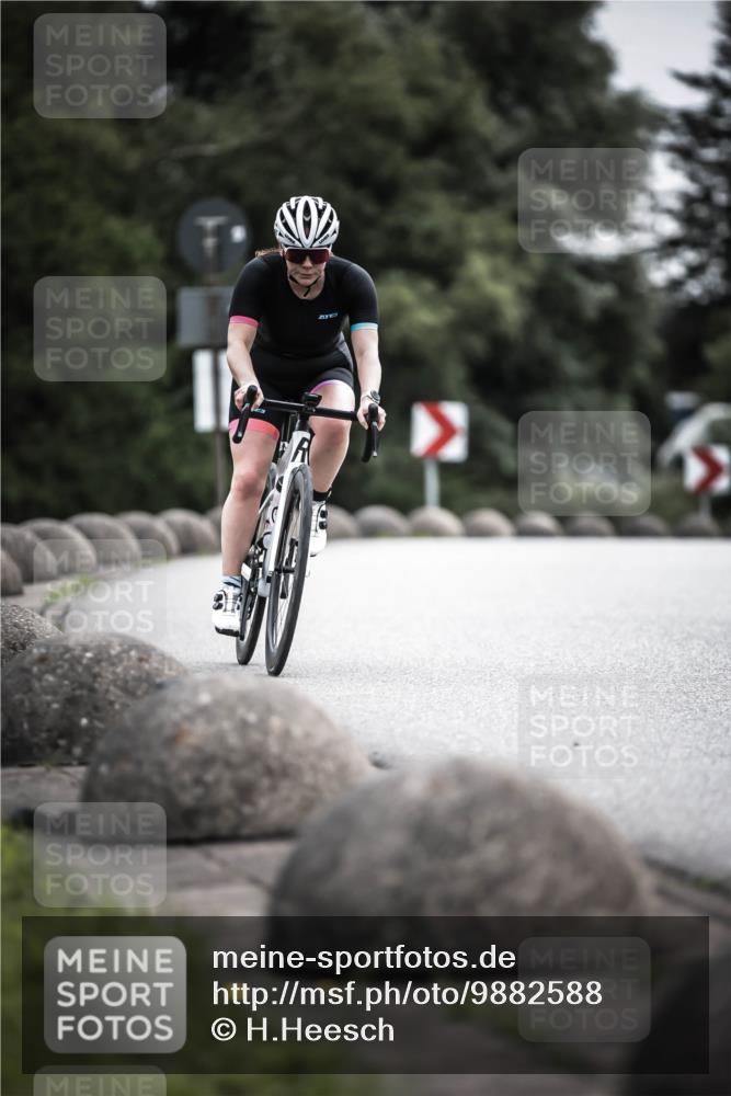 21.06.2026 - 29. Vierlanden-Triathlon H.Heesch http://msf.ph/oto/9882588 21.06.2026 10:34:39 Radfahren 166, 178, 219, 350, 363, 414, 554, 560 meine-sportfotos.de