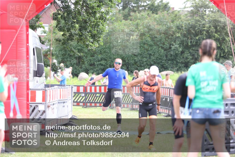 21.06.2026 - 29. Vierlanden-Triathlon Andreas Tolksdorf http://msf.ph/oto/9882594 21.06.2026 11:23:09 Ziel 443, 471, 443, 471 meine-sportfotos.de
