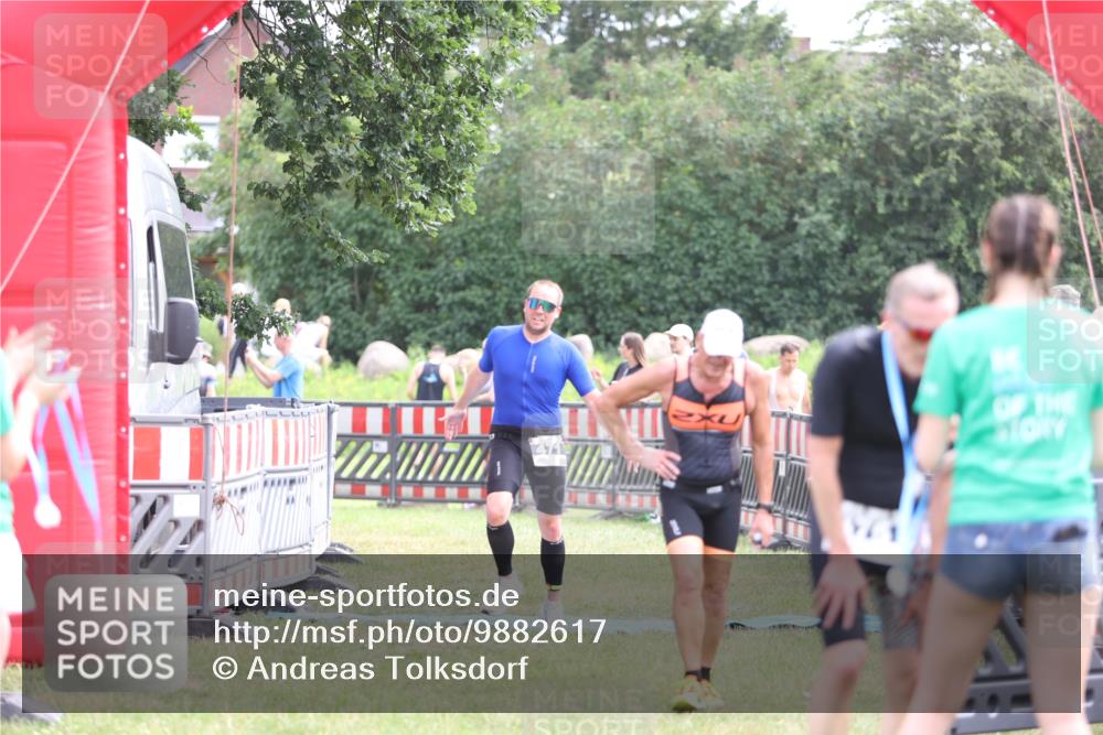 21.06.2026 - 29. Vierlanden-Triathlon Andreas Tolksdorf http://msf.ph/oto/9882617 21.06.2026 11:23:09 Ziel 443, 471, 443, 471 meine-sportfotos.de