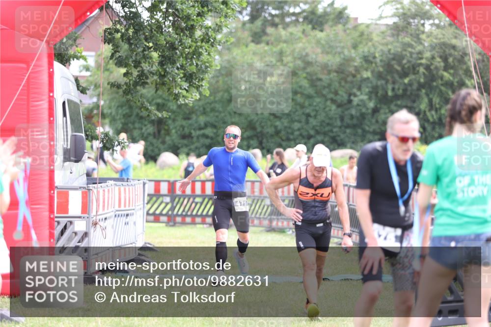 21.06.2026 - 29. Vierlanden-Triathlon Andreas Tolksdorf http://msf.ph/oto/9882631 21.06.2026 11:23:09 Ziel 443, 471, 443, 471 meine-sportfotos.de