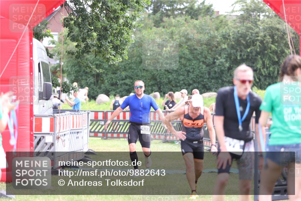 21.06.2026 - 29. Vierlanden-Triathlon Andreas Tolksdorf http://msf.ph/oto/9882643 21.06.2026 11:23:10 Ziel 443, 471, 625, 443, 471, 625 meine-sportfotos.de