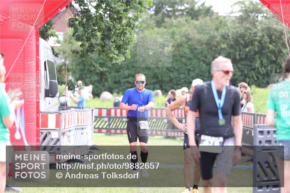 21.06.2026 - 29. Vierlanden-Triathlon Andreas Tolksdorf http://msf.ph/oto/9882657 21.06.2026 11:23:11 Ziel 443, 471, 625, 443, 471, 625 meine-sportfotos.de