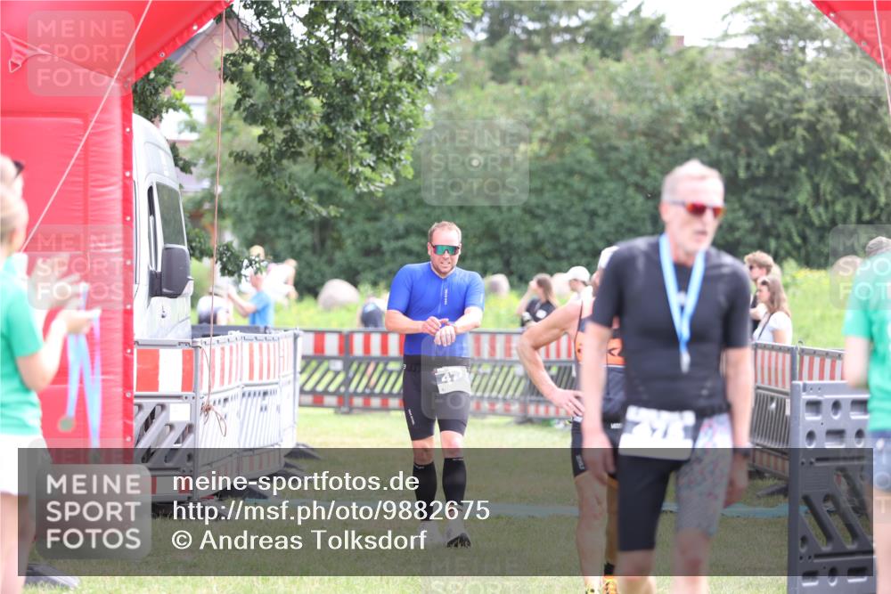 21.06.2026 - 29. Vierlanden-Triathlon Andreas Tolksdorf http://msf.ph/oto/9882675 21.06.2026 11:23:11 Ziel 443, 471, 625, 443, 471, 625 meine-sportfotos.de