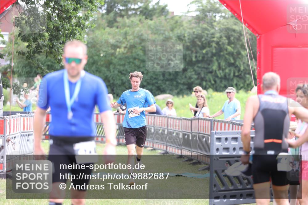 21.06.2026 - 29. Vierlanden-Triathlon Andreas Tolksdorf http://msf.ph/oto/9882687 21.06.2026 11:23:21 Ziel 625, 625 meine-sportfotos.de