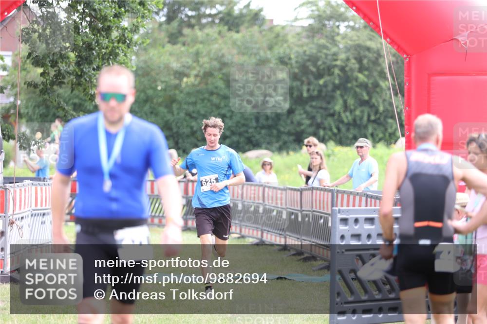 21.06.2026 - 29. Vierlanden-Triathlon Andreas Tolksdorf http://msf.ph/oto/9882694 21.06.2026 11:23:21 Ziel 625, 625 meine-sportfotos.de