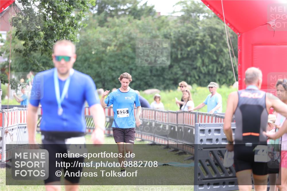 21.06.2026 - 29. Vierlanden-Triathlon Andreas Tolksdorf http://msf.ph/oto/9882708 21.06.2026 11:23:21 Ziel 625, 625 meine-sportfotos.de
