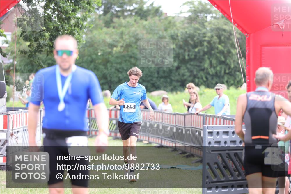 21.06.2026 - 29. Vierlanden-Triathlon Andreas Tolksdorf http://msf.ph/oto/9882733 21.06.2026 11:23:21 Ziel 625, 625 meine-sportfotos.de