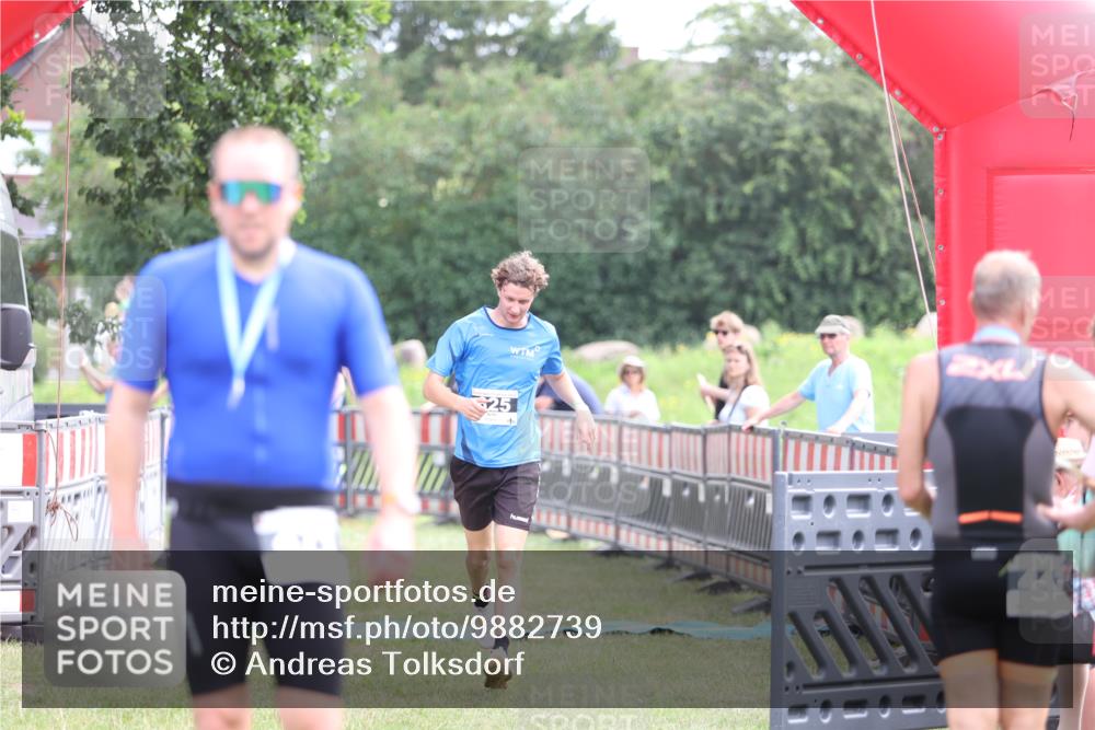 21.06.2026 - 29. Vierlanden-Triathlon Andreas Tolksdorf http://msf.ph/oto/9882739 21.06.2026 11:23:21 Ziel 625, 625 meine-sportfotos.de