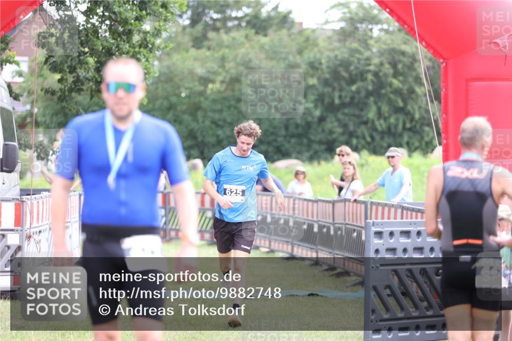 21.06.2026 - 29. Vierlanden-Triathlon Andreas Tolksdorf http://msf.ph/oto/9882748 21.06.2026 11:23:21 Ziel 625, 625 meine-sportfotos.de