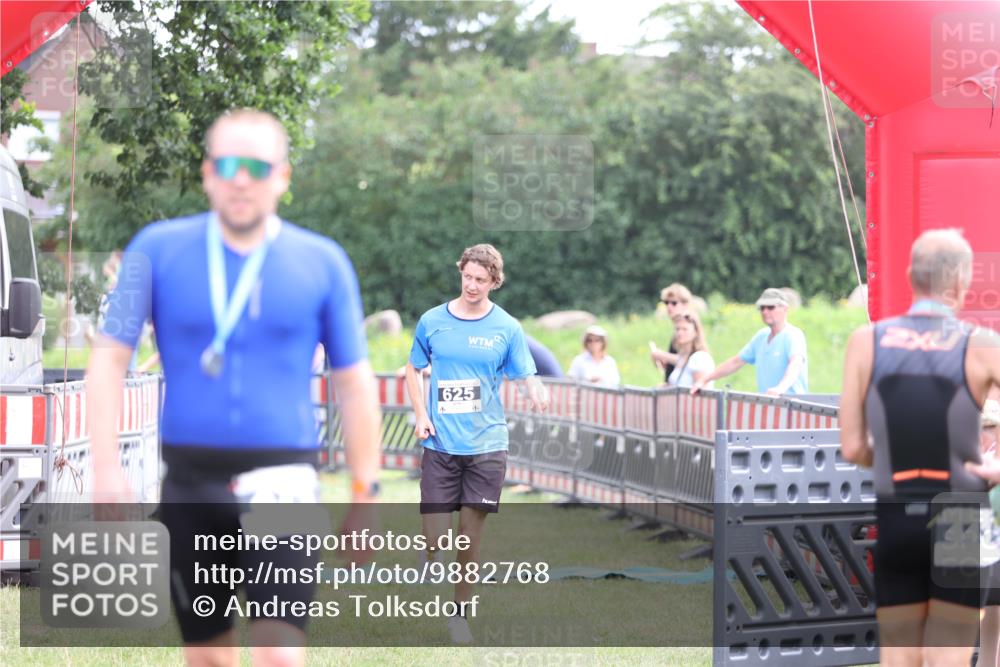 21.06.2026 - 29. Vierlanden-Triathlon Andreas Tolksdorf http://msf.ph/oto/9882768 21.06.2026 11:23:21 Ziel 625, 625 meine-sportfotos.de