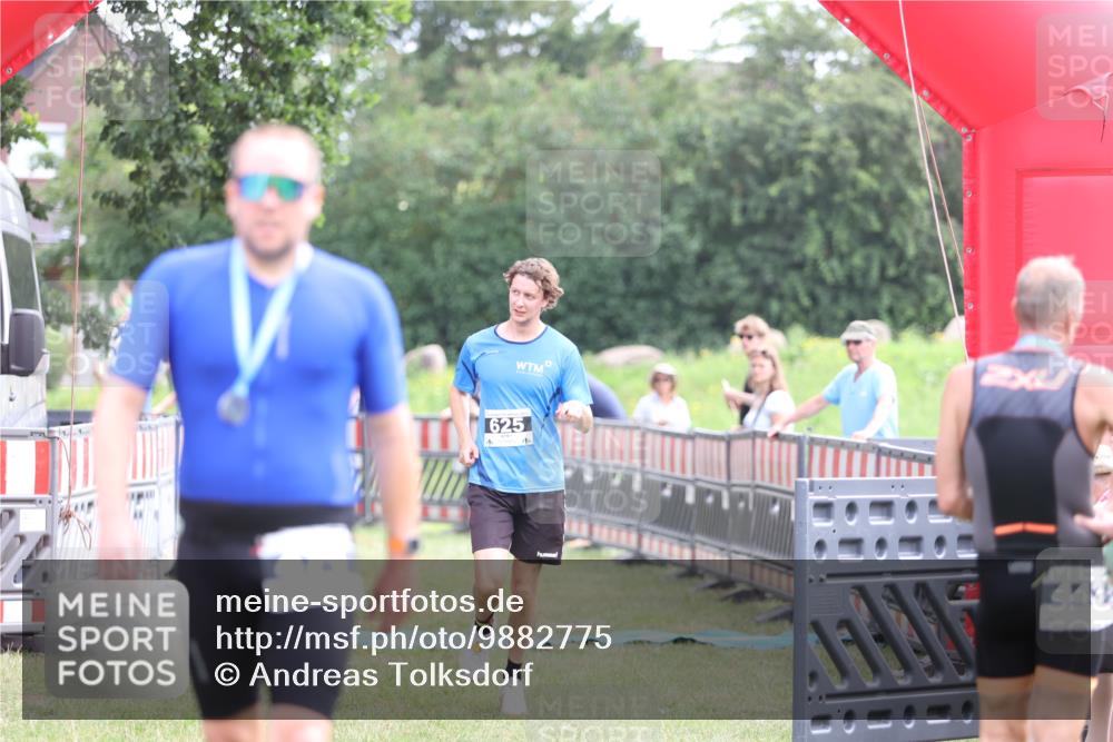 21.06.2026 - 29. Vierlanden-Triathlon Andreas Tolksdorf http://msf.ph/oto/9882775 21.06.2026 11:23:21 Ziel 625, 625 meine-sportfotos.de