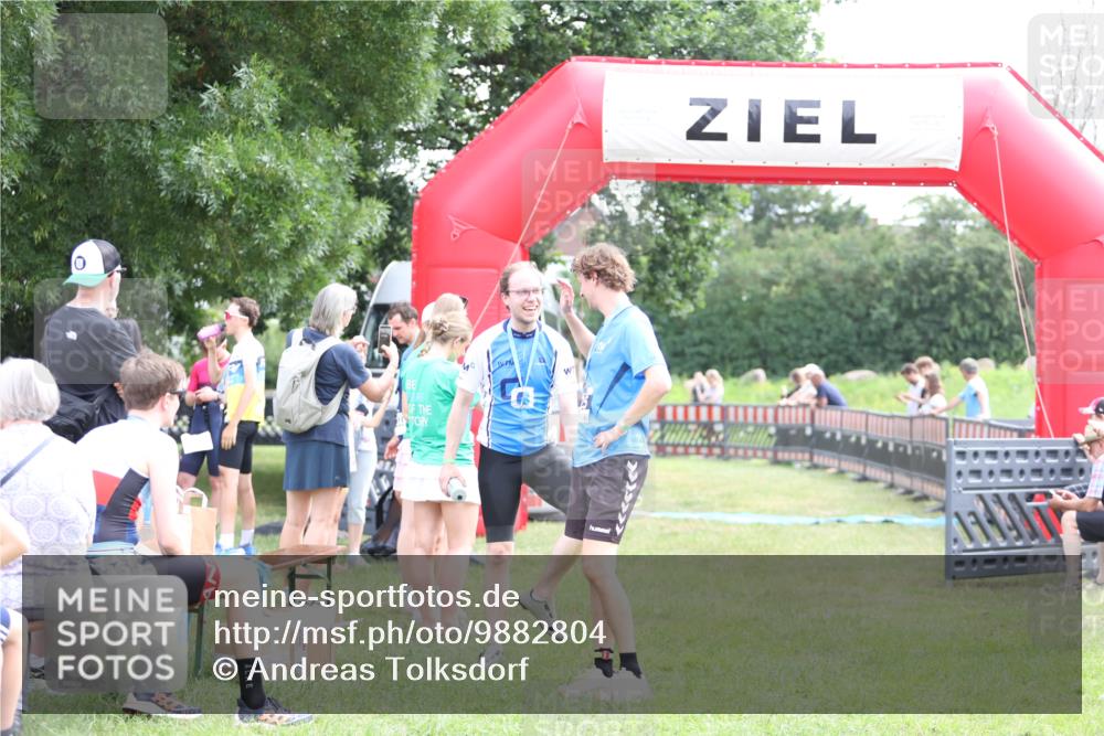 21.06.2026 - 29. Vierlanden-Triathlon Andreas Tolksdorf http://msf.ph/oto/9882804 21.06.2026 11:23:32 Ziel  meine-sportfotos.de