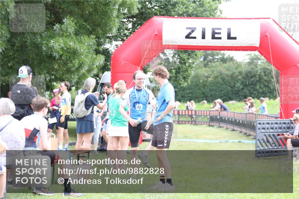 21.06.2026 - 29. Vierlanden-Triathlon Andreas Tolksdorf http://msf.ph/oto/9882828 21.06.2026 11:23:32 Ziel  meine-sportfotos.de