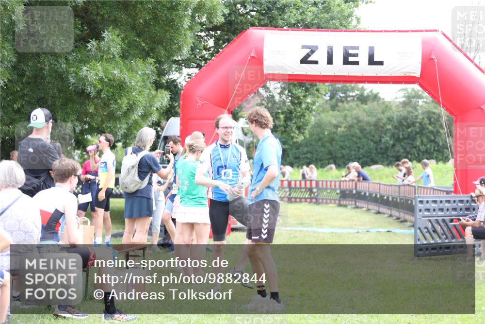 21.06.2026 - 29. Vierlanden-Triathlon Andreas Tolksdorf http://msf.ph/oto/9882844 21.06.2026 11:23:32 Ziel  meine-sportfotos.de