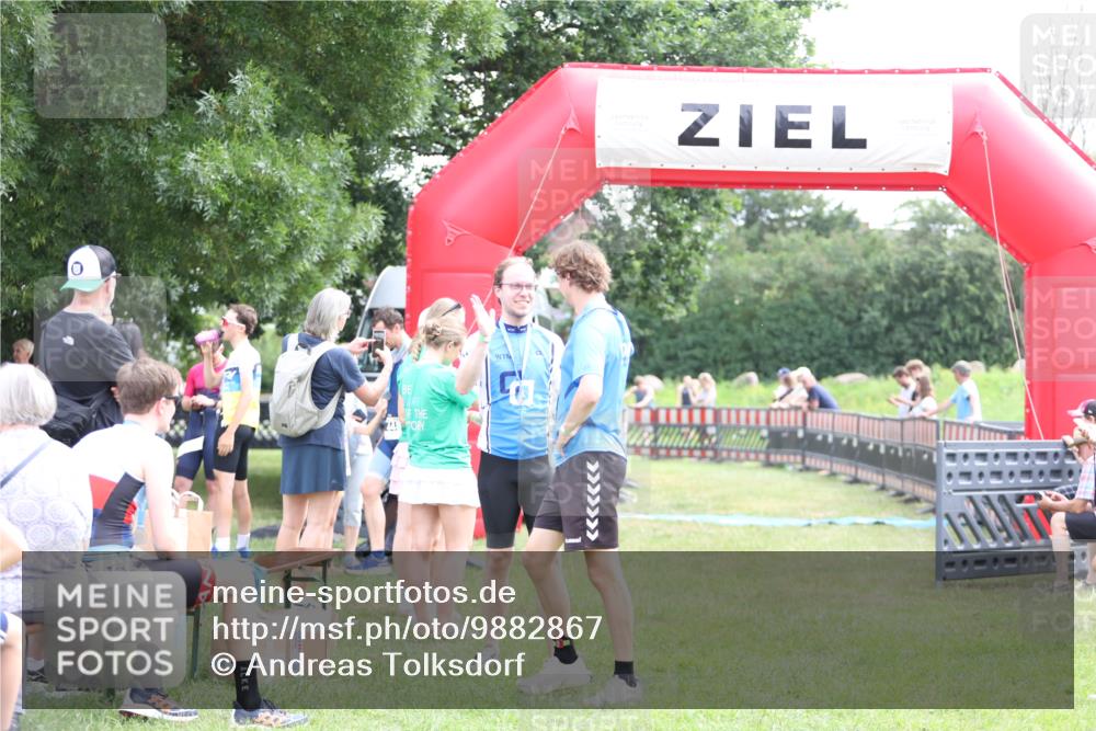21.06.2026 - 29. Vierlanden-Triathlon Andreas Tolksdorf http://msf.ph/oto/9882867 21.06.2026 11:23:33 Ziel  meine-sportfotos.de