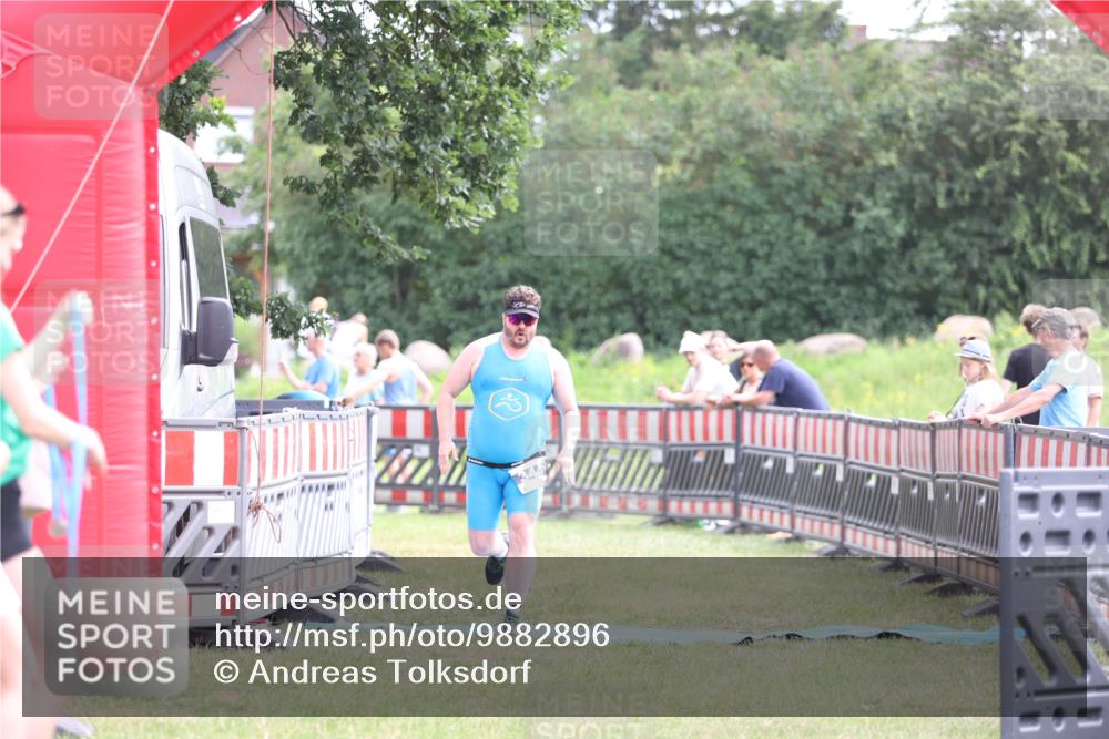 21.06.2026 - 29. Vierlanden-Triathlon Andreas Tolksdorf http://msf.ph/oto/9882896 21.06.2026 11:24:11 Ziel 344, 344 meine-sportfotos.de