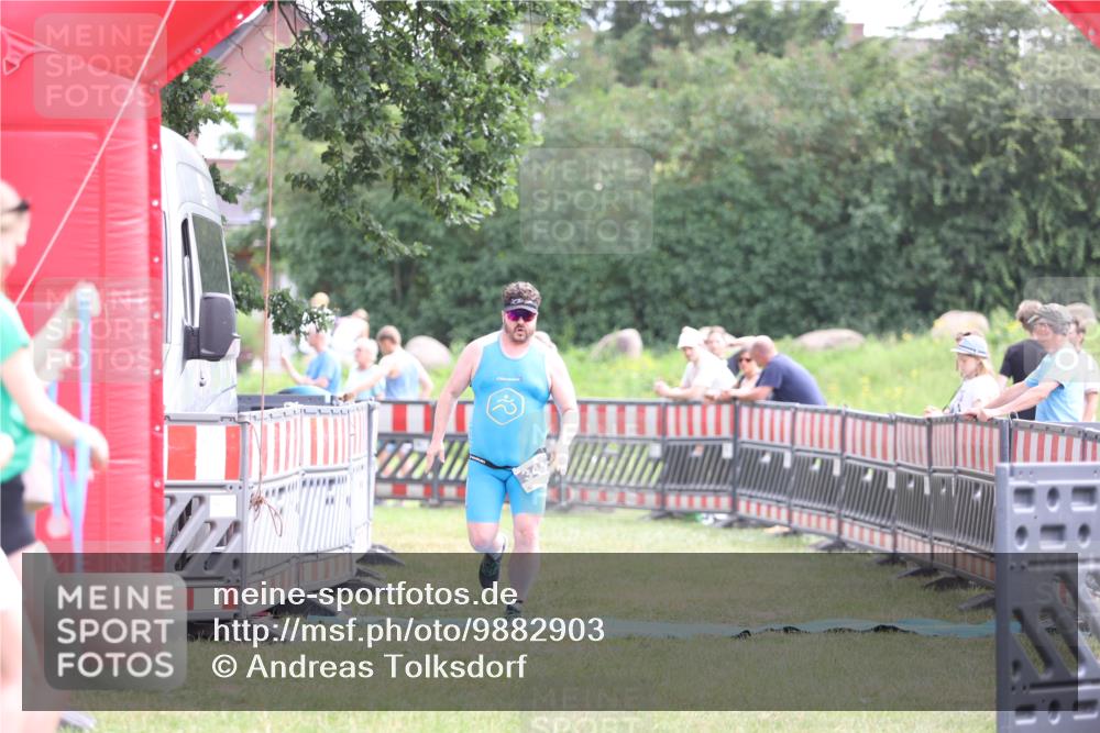 21.06.2026 - 29. Vierlanden-Triathlon Andreas Tolksdorf http://msf.ph/oto/9882903 21.06.2026 11:24:11 Ziel 344, 344 meine-sportfotos.de