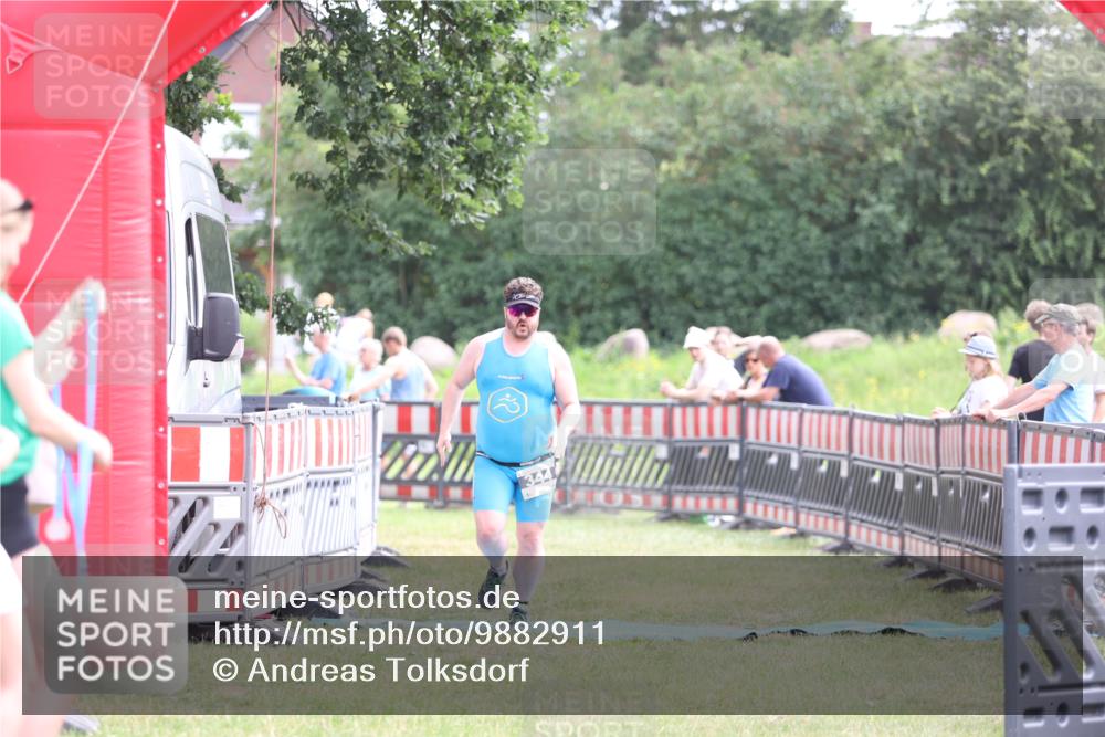 21.06.2026 - 29. Vierlanden-Triathlon Andreas Tolksdorf http://msf.ph/oto/9882911 21.06.2026 11:24:11 Ziel 344, 344 meine-sportfotos.de