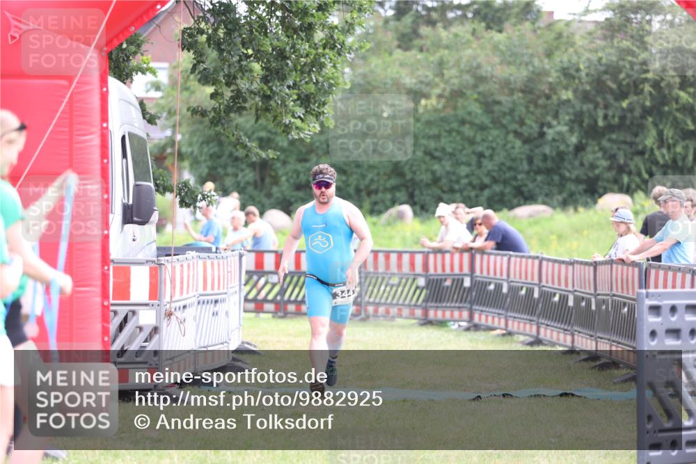 21.06.2026 - 29. Vierlanden-Triathlon Andreas Tolksdorf http://msf.ph/oto/9882925 21.06.2026 11:24:11 Ziel 344, 344 meine-sportfotos.de