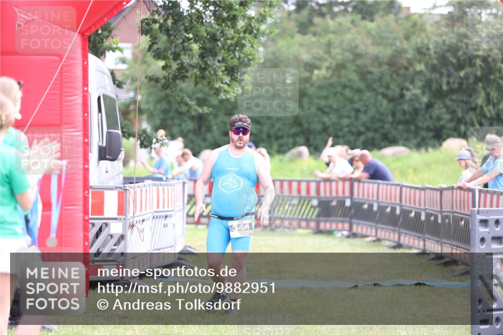 21.06.2026 - 29. Vierlanden-Triathlon Andreas Tolksdorf http://msf.ph/oto/9882951 21.06.2026 11:24:12 Ziel 344, 344 meine-sportfotos.de
