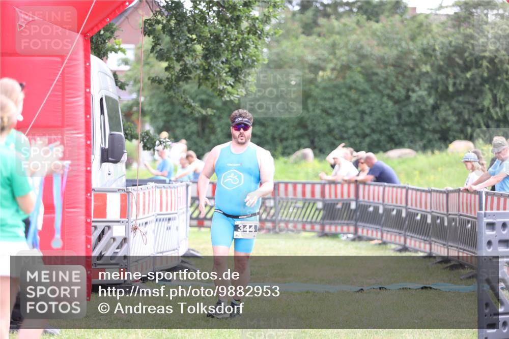 21.06.2026 - 29. Vierlanden-Triathlon Andreas Tolksdorf http://msf.ph/oto/9882953 21.06.2026 11:24:12 Ziel 344, 344 meine-sportfotos.de