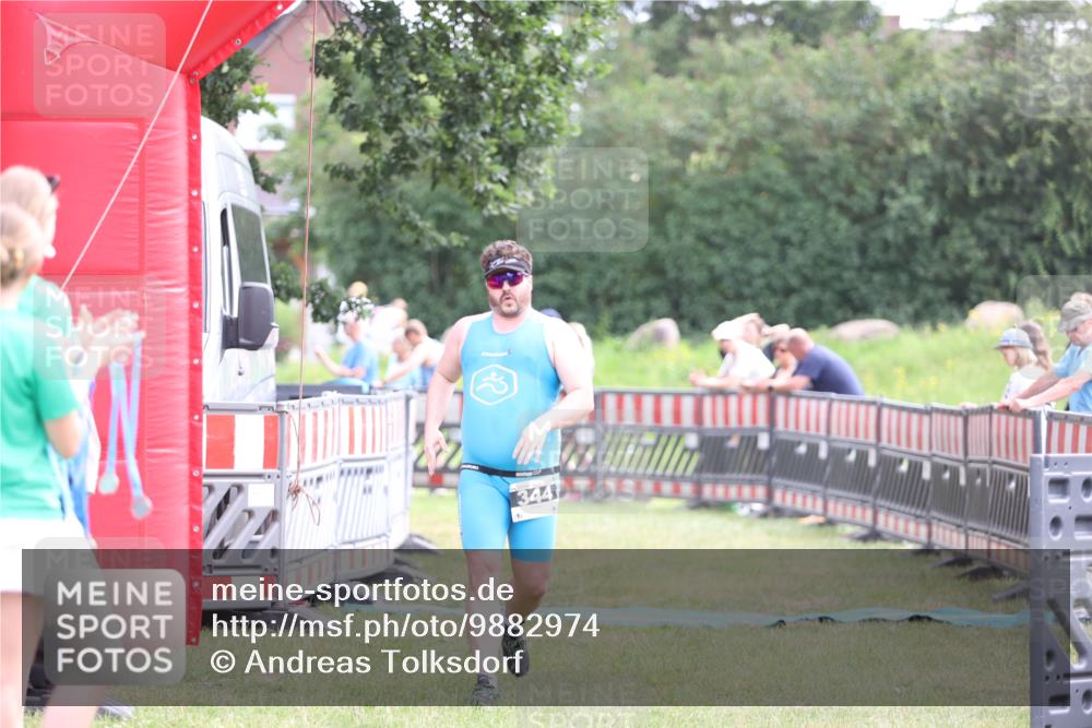 21.06.2026 - 29. Vierlanden-Triathlon Andreas Tolksdorf http://msf.ph/oto/9882974 21.06.2026 11:24:13 Ziel 344, 344 meine-sportfotos.de