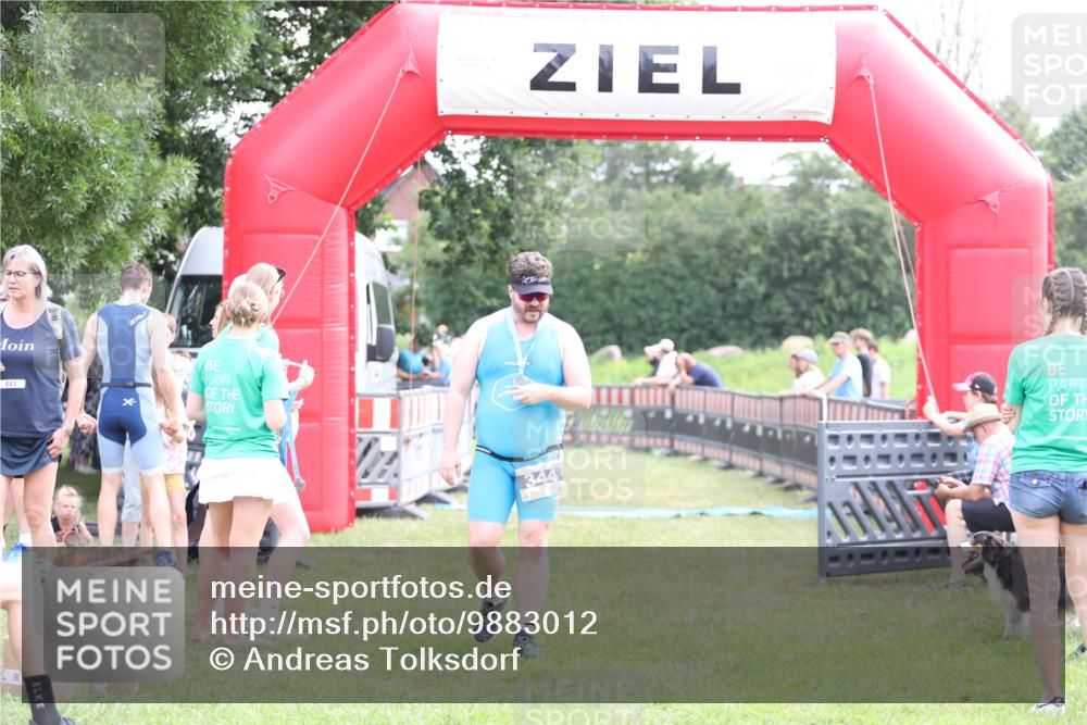 21.06.2026 - 29. Vierlanden-Triathlon Andreas Tolksdorf http://msf.ph/oto/9883012 21.06.2026 11:24:18 Ziel  meine-sportfotos.de