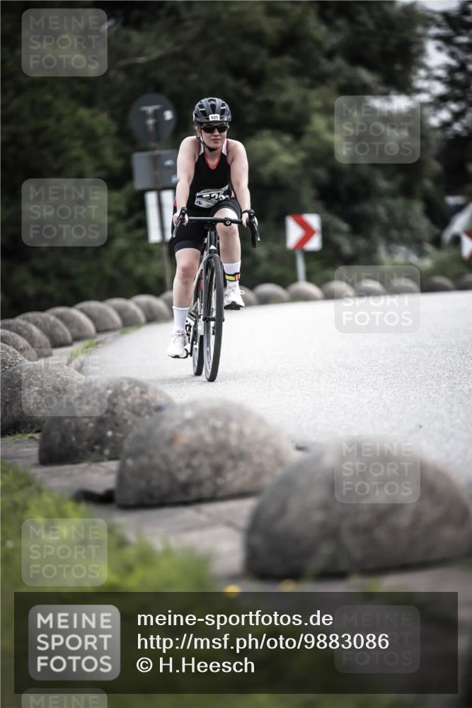 21.06.2026 - 29. Vierlanden-Triathlon H.Heesch http://msf.ph/oto/9883086 21.06.2026 10:35:04 Radfahren 47, 157, 187, 320, 334, 525 meine-sportfotos.de