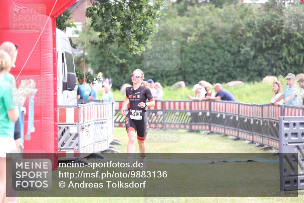 21.06.2026 - 29. Vierlanden-Triathlon Andreas Tolksdorf http://msf.ph/oto/9883136 21.06.2026 11:25:23 Ziel 513, 513 meine-sportfotos.de