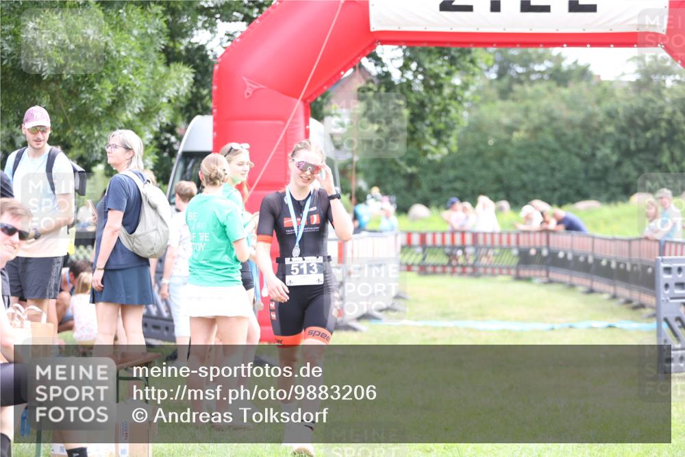 21.06.2026 - 29. Vierlanden-Triathlon Andreas Tolksdorf http://msf.ph/oto/9883206 21.06.2026 11:25:28 Ziel 584, 584 meine-sportfotos.de